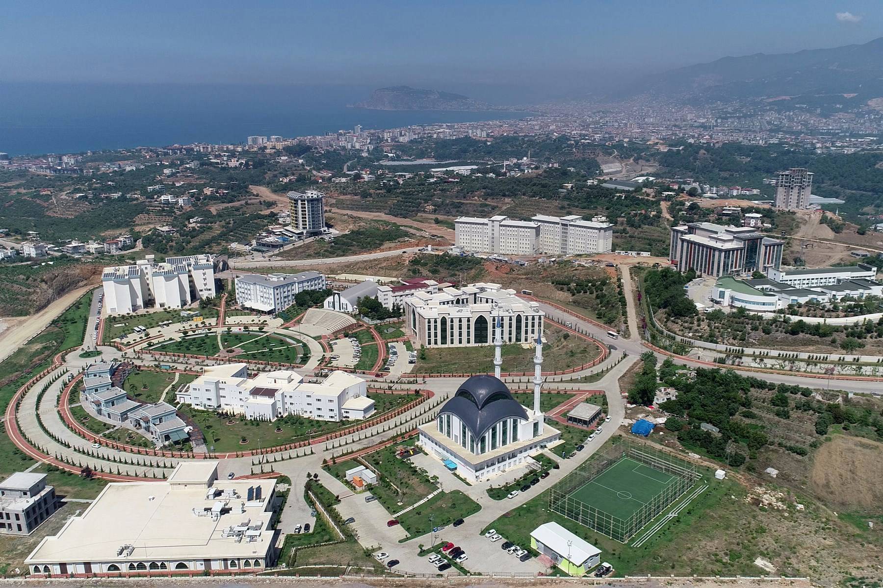 ALKÜ ERASMUS+’TA TÜRKİYE’NİN ÖNDE GELEN ÜNİVERSİTELERİ ARASINDA