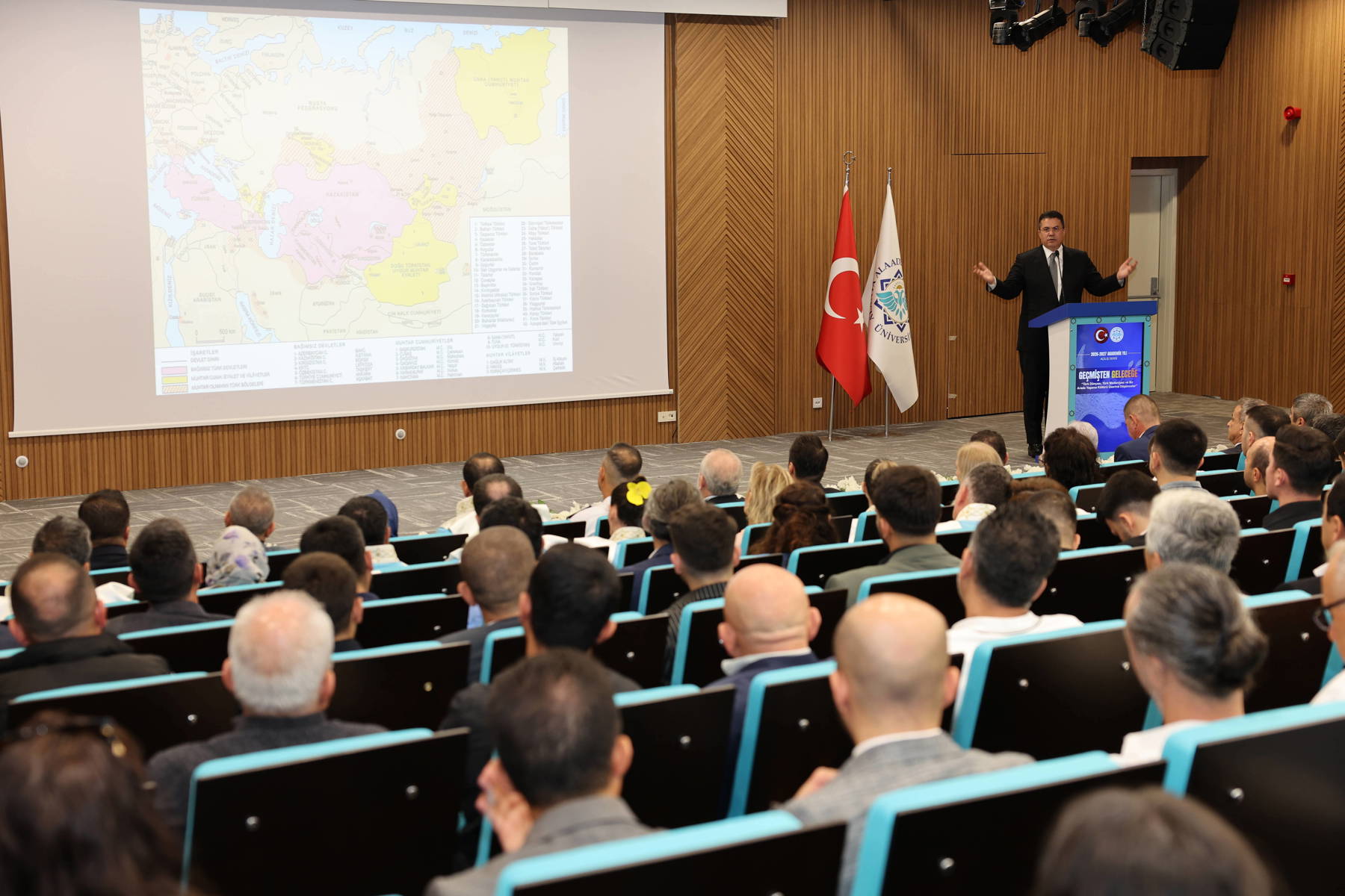 ALKÜ’DE İLK DERS: GEÇMİŞTEN GELECEĞE TÜRK DÜNYASI